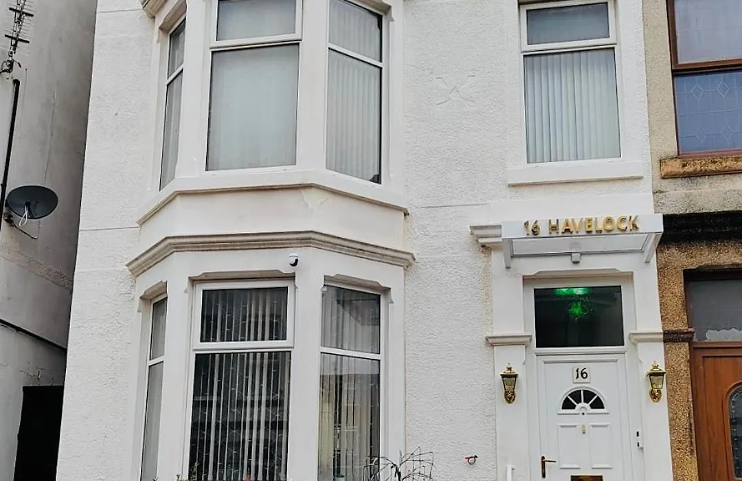 Double Room With Private Bathroom 16 Havelock Street - 6-1