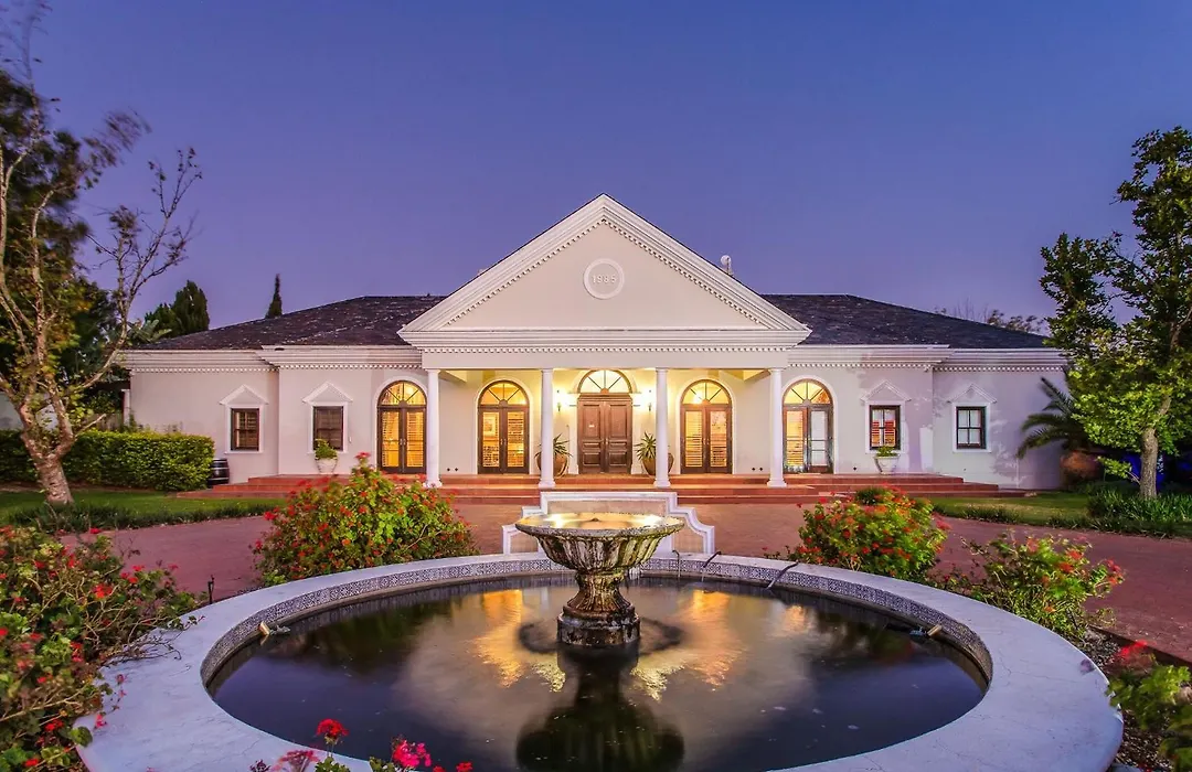 Bakenhof Winelands Lodge-1