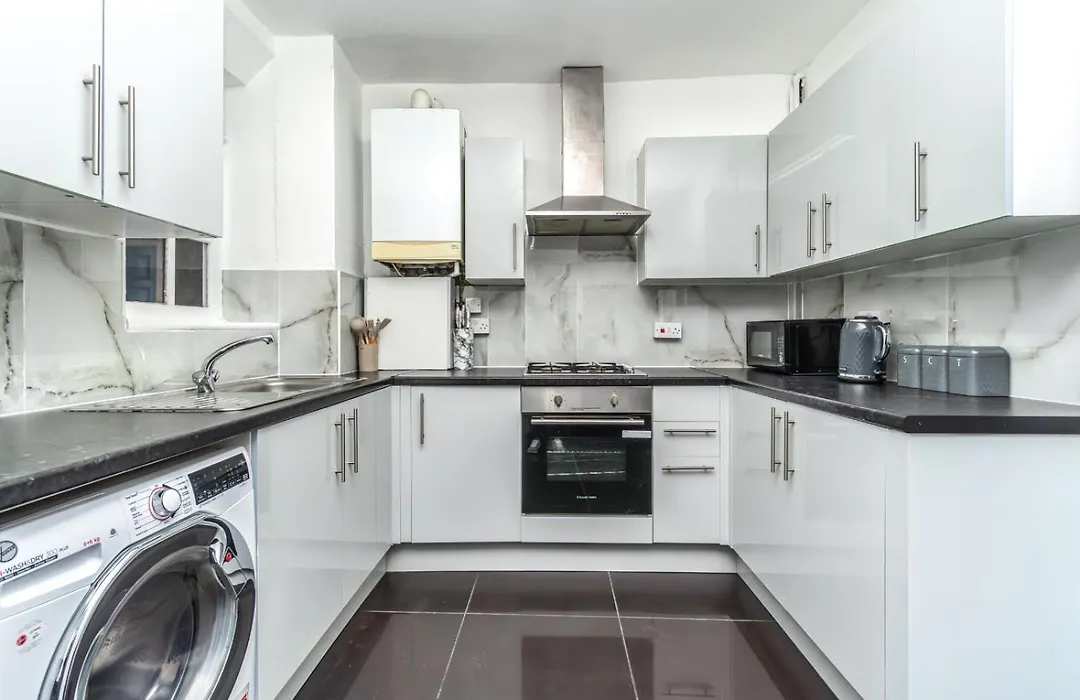 Shared Guest House In Hackney-1