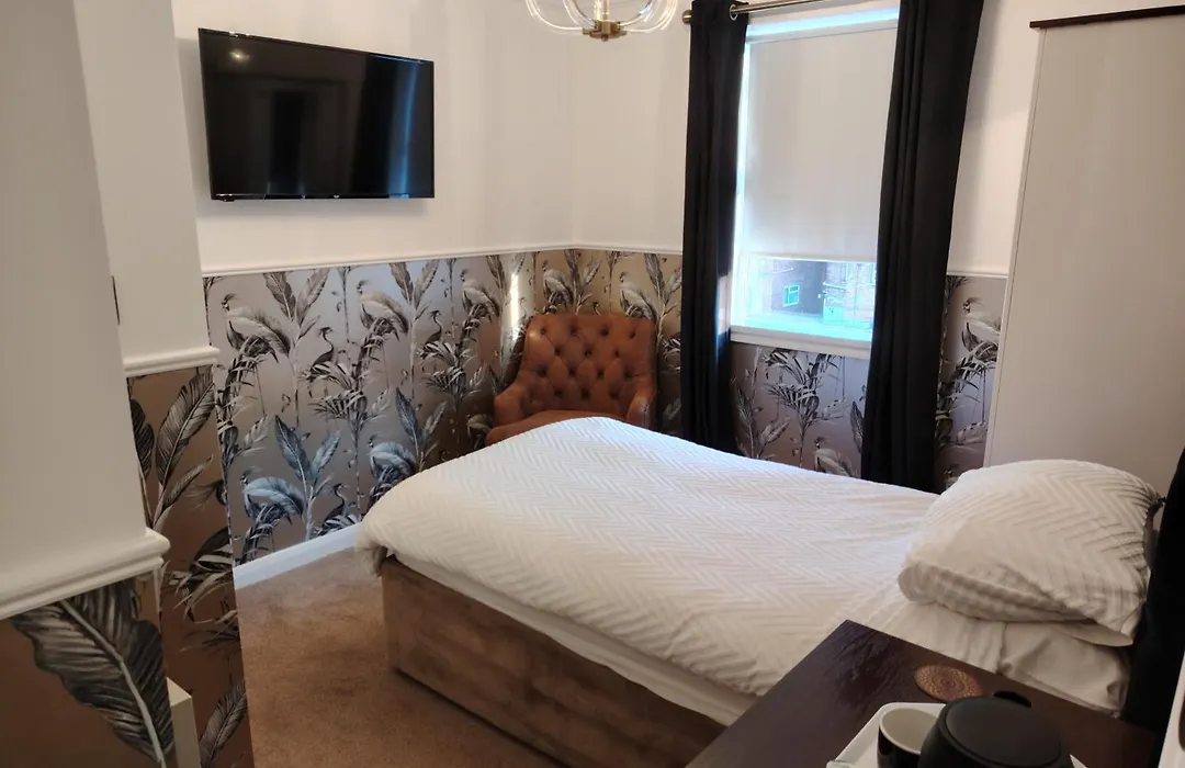 Linroy Guest House-1