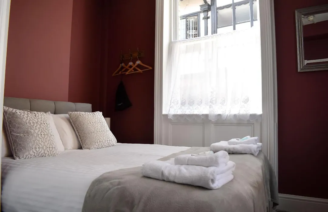 Grosvenor Place Guest House-1