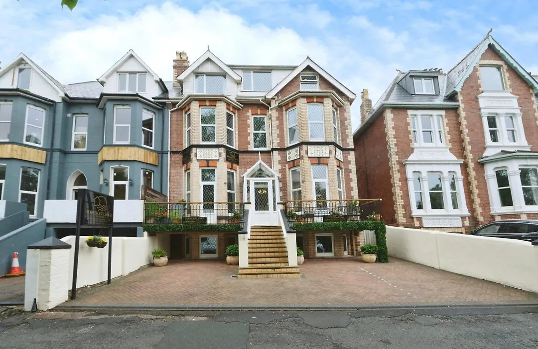 Rowcroft Lodge Guest House B&B-1