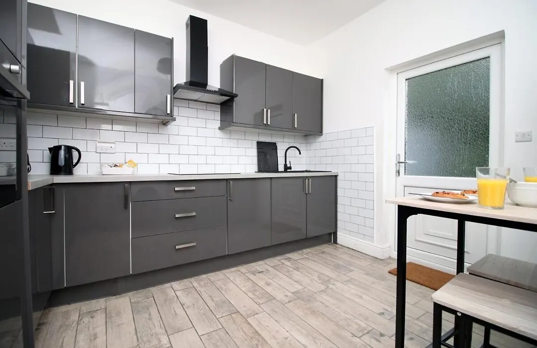 Royal Oak House By Ty Sa - 5 Bedroom House-1