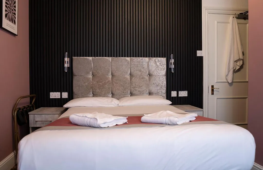 Gatwick Turret Guest House-1