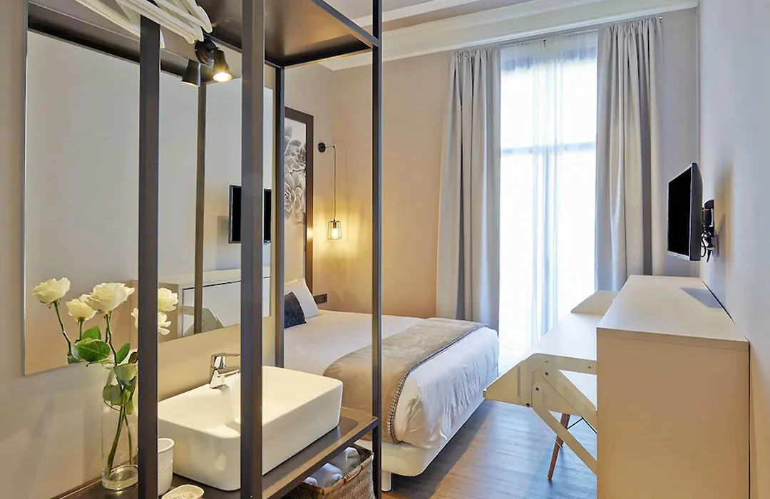 Hostal Central Barcelona-1