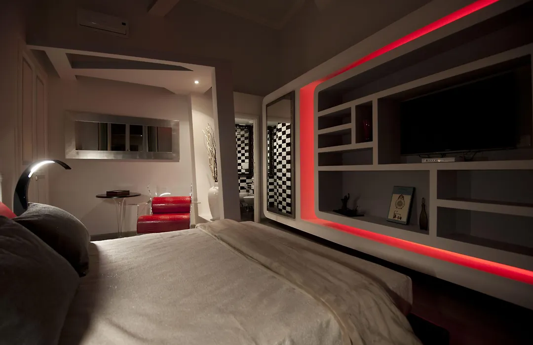 Luxury On The River-1