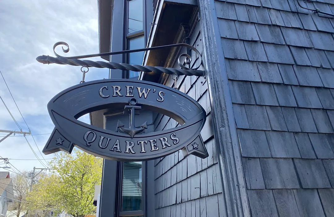 Crew'S Quarters Boarding House - Caters To Men-1