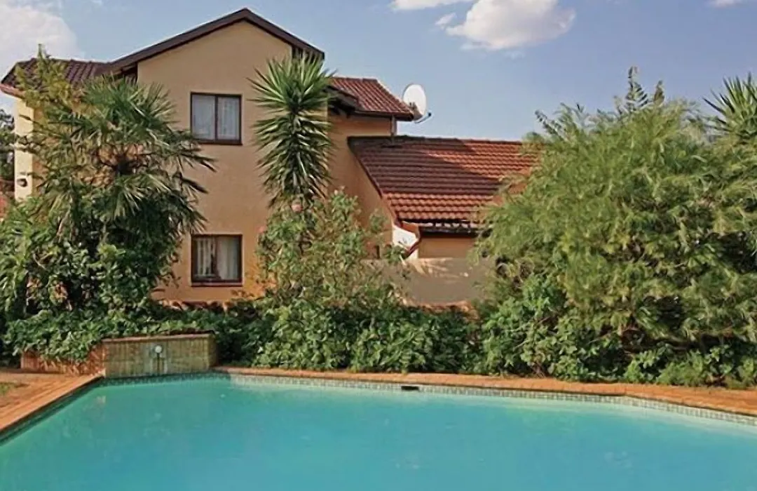 Elizabeth Lodge-1