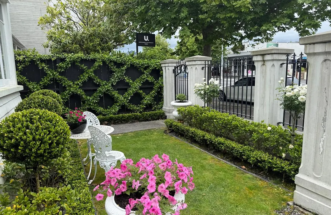 Ponsonby Manor-1