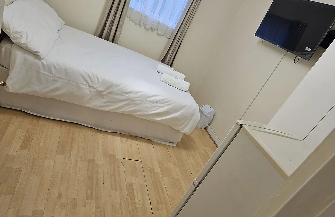 Bruce Rooms-1