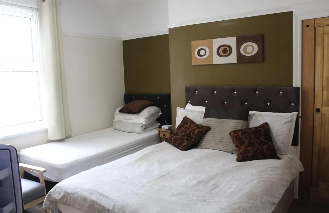 Oakwell Guest House-1