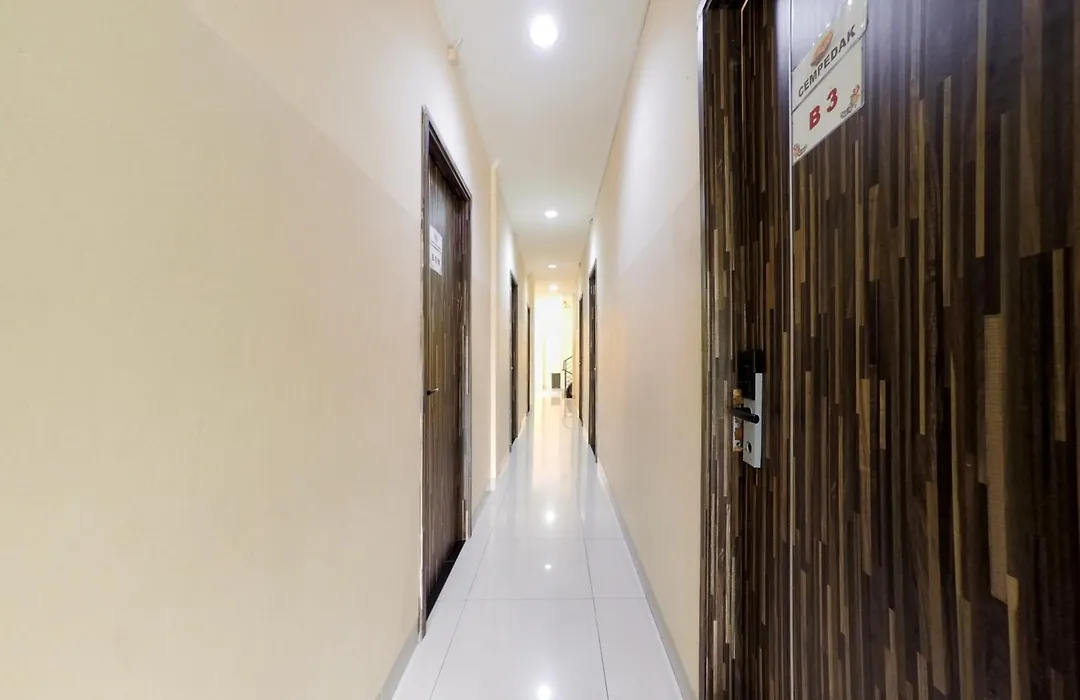 Reddoorz Plus Near Mall Ciputra Jakarta-1