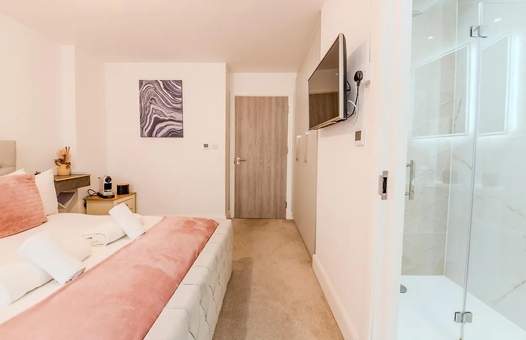 Luxe London Retreat By Aureva Residences-1