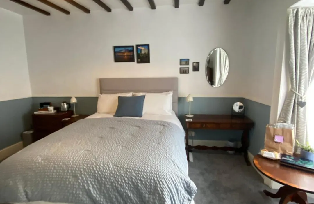 Stone'S Throw Guest House-1