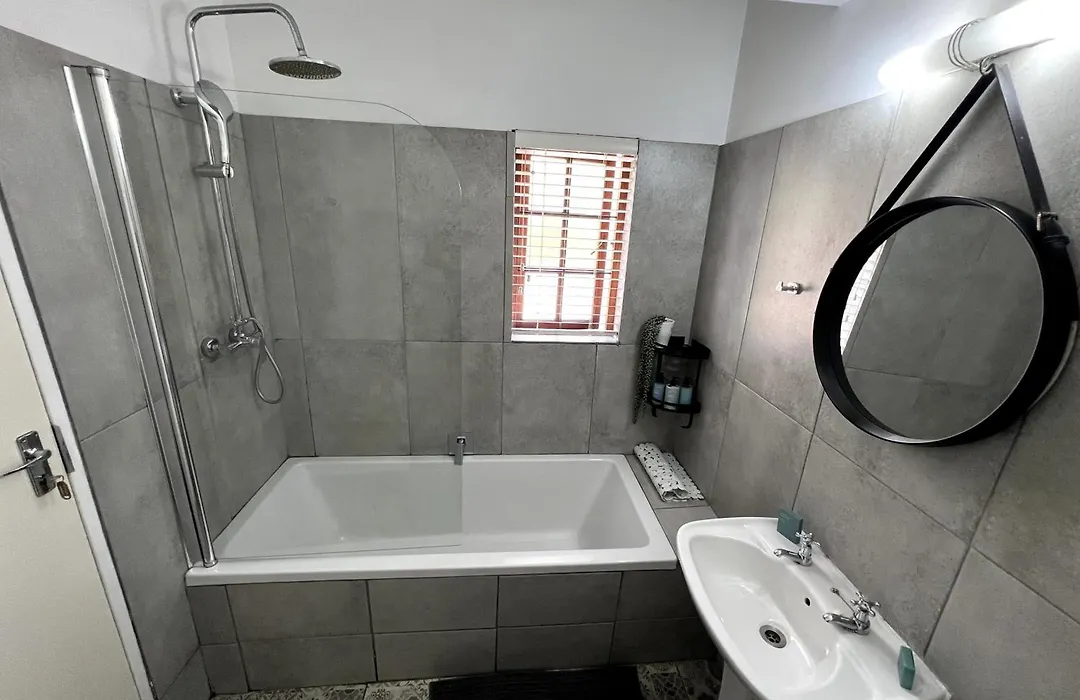Kelkiewyn Waterkloof Guesthouse-1