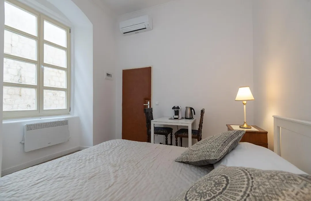 Apartment And Rooms Stay-1