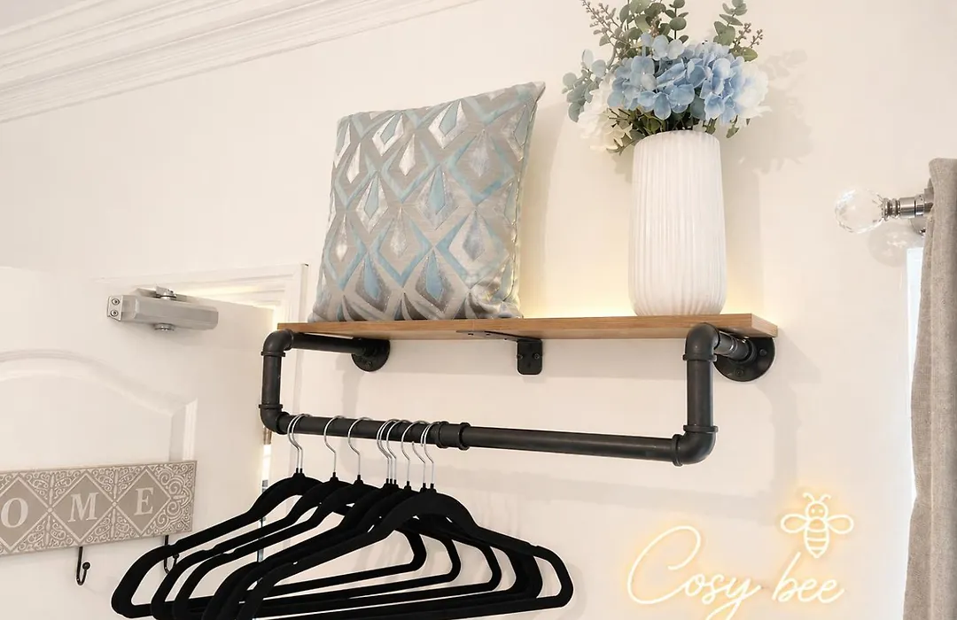 Cosy Bee-1