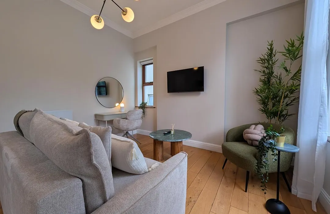 Crawford House - Scholarlee Living Apartments-1
