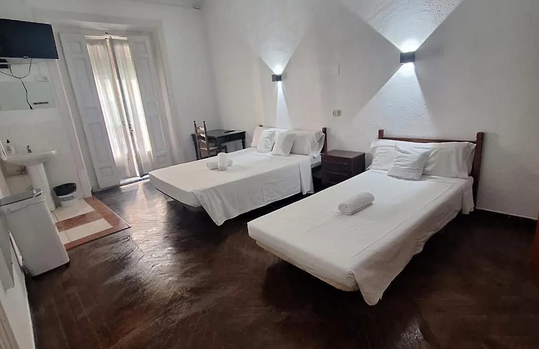 Hostal Alonso No Limit Madrid-1