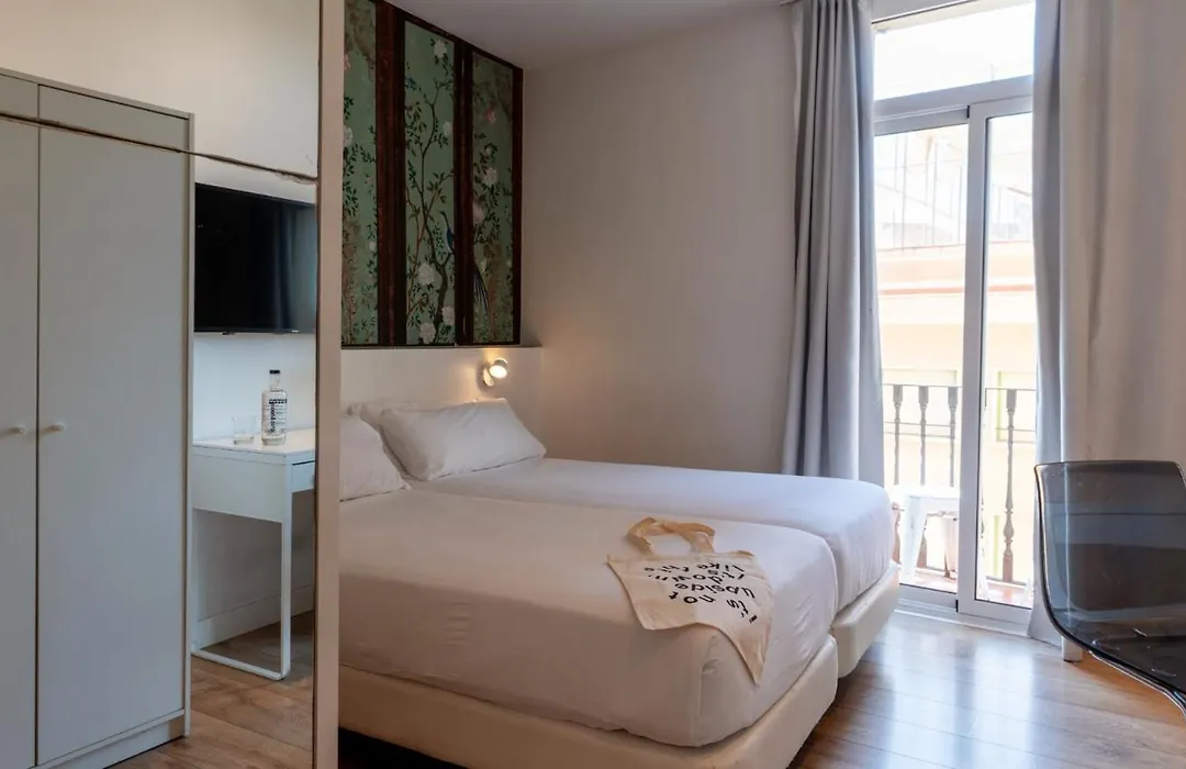 Chic&Basic Tallers Hostal-1