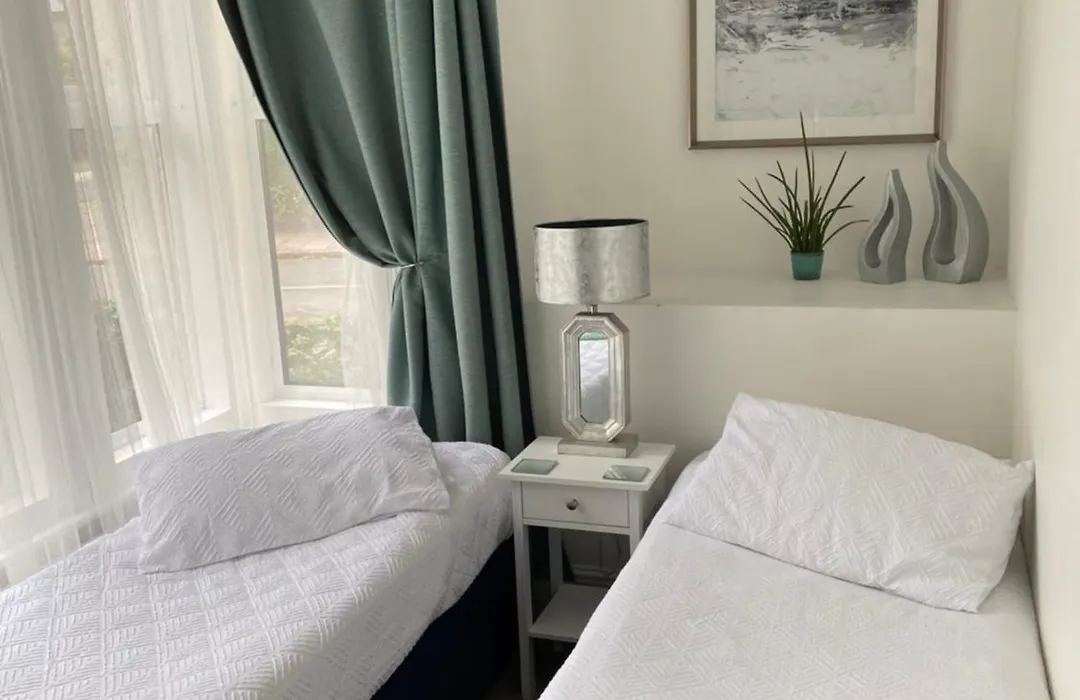 A & B Guest House Cambridge-1