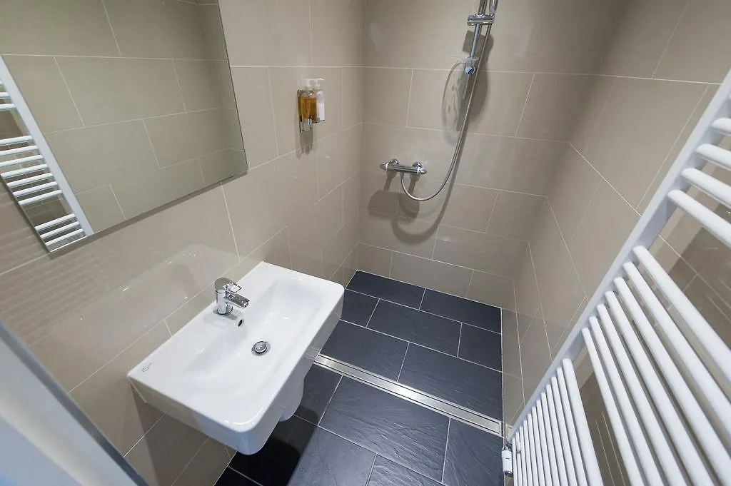 Number 17 Bath-1