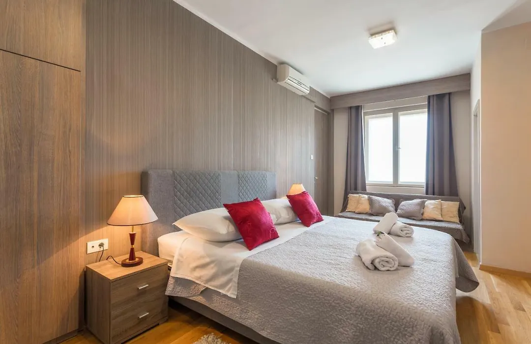 Golden Split Rooms-1