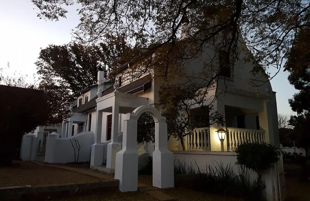 Oak View Manor-1