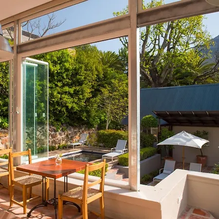 Four Rosmead Boutique Guesthouse-3