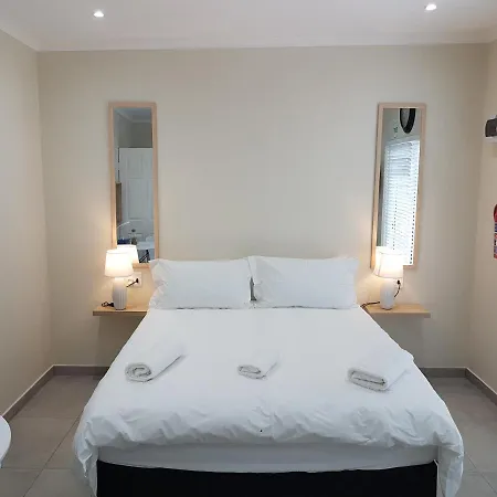 Sharon'S House: Modern Self-Catering Rooms-3