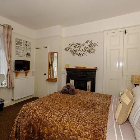 Robertsbrook Guest House-3