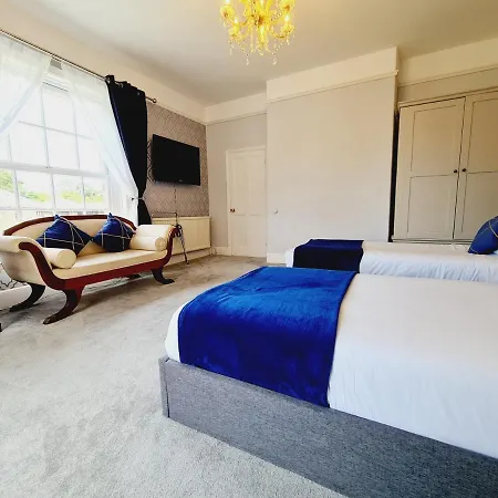 Beaufort Lodge - Central Location & Free Parking-3