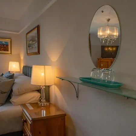 Meadowcroft Guest House-2