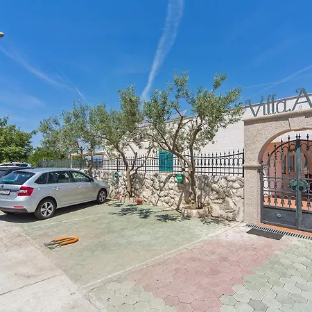 Villa Antea Apartments With Free Parking-3