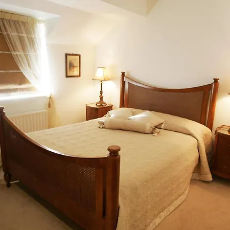 Heatons Guesthouse-2