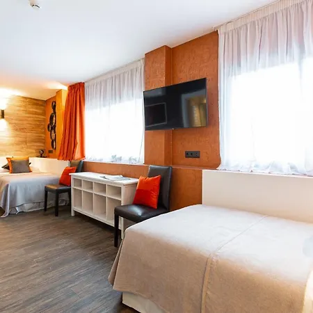 Fly Rooms Madrid Airport-3