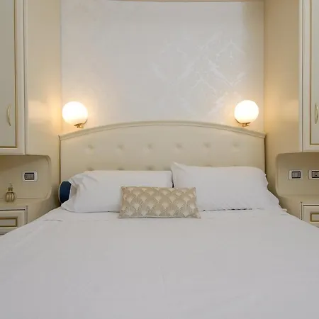 Piccolo Di Piazza Di Spagna Suites-3