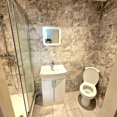 Mile End Budget Guesthouse-3