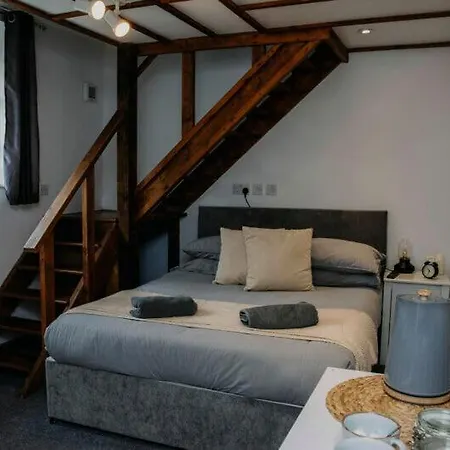 Hursley Rooms - The Dolphin-2
