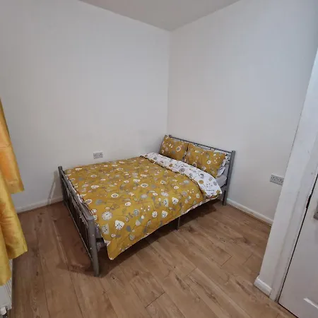 Mile End Budget Guesthouse-2