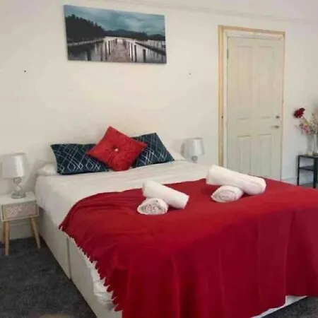 Balham, South London Spacious Guest House 5, 6 Rooms Available-3
