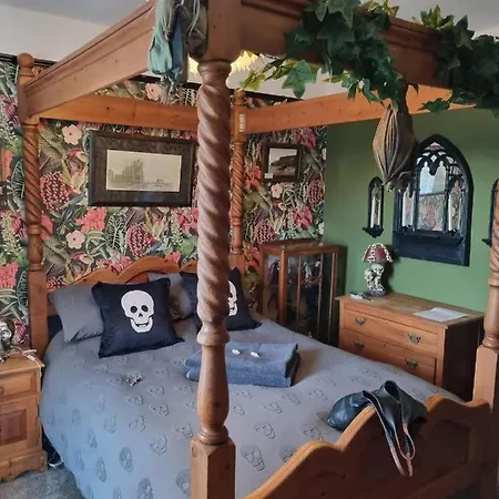 Dracula Rooms-3