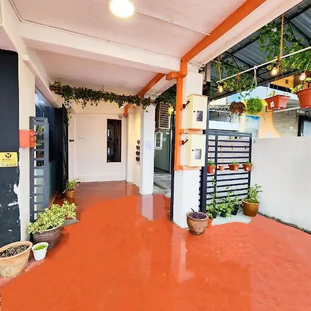 Gurney Coast Guest House By Sky Hive-2