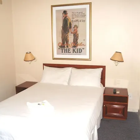 Broadway Guest House Bellville-2