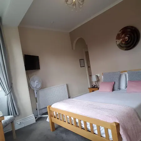 Kingsholm Guest House-2