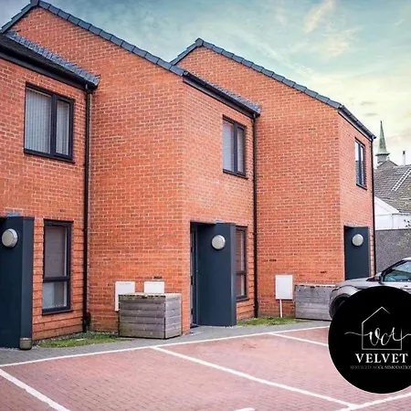 1 Bed House At Velvet Serviced Accommodation Swansea With Free Parking & Wifi - Sa1-3