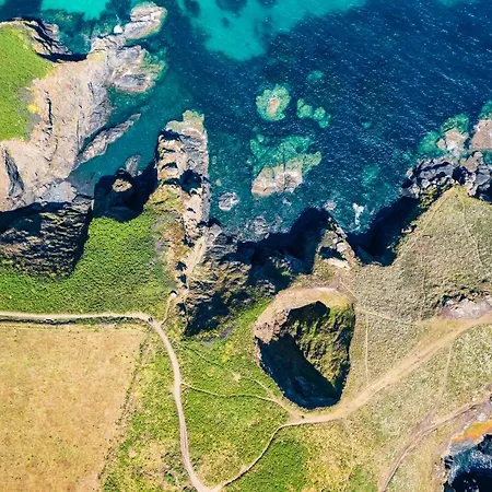Styles & White Stays - Central Newquay-2