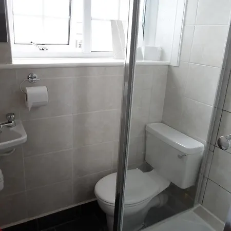 Compton Guest House-2