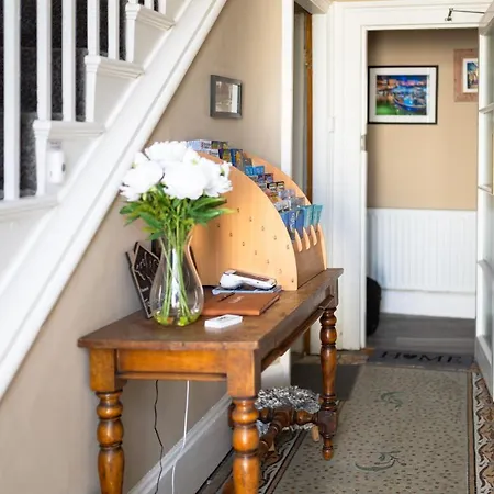 Sleepy Puffin Guest House-3