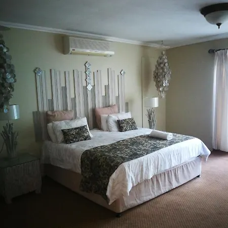 Condor House Luxury Room-3